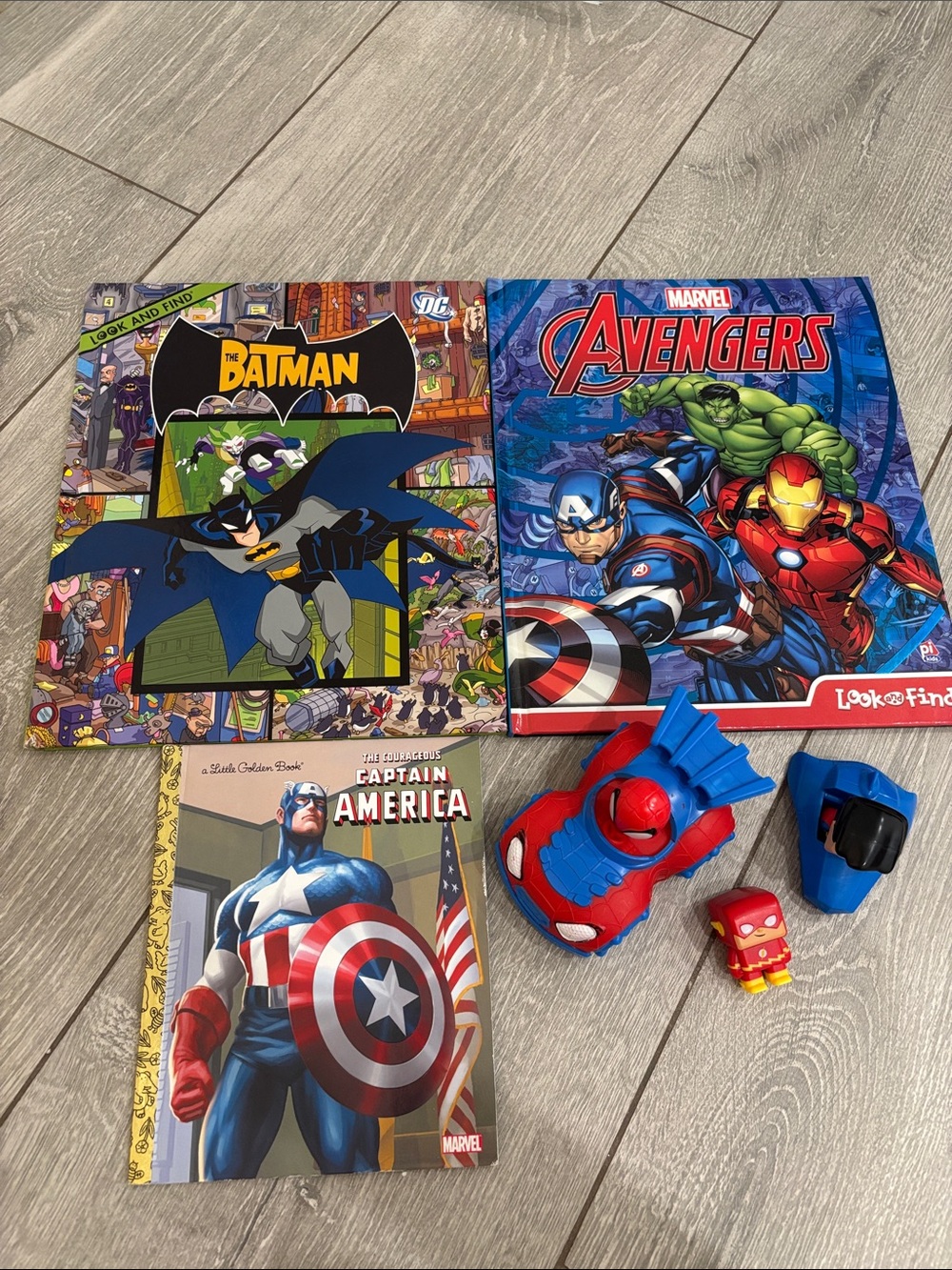 Marvel Avengers Playset with Red & Blue Toy Car and Mini Figure